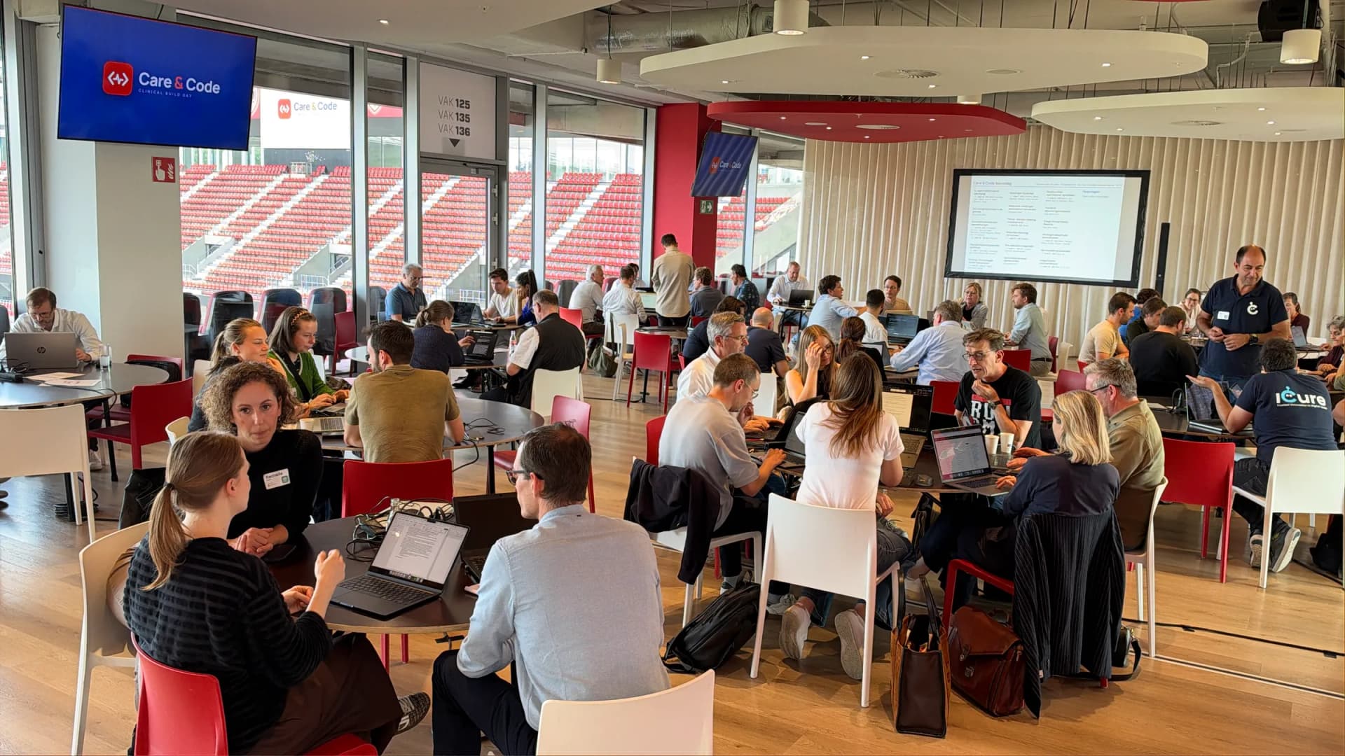 Bouwen in teams: volle zaal, iedereen bouwt